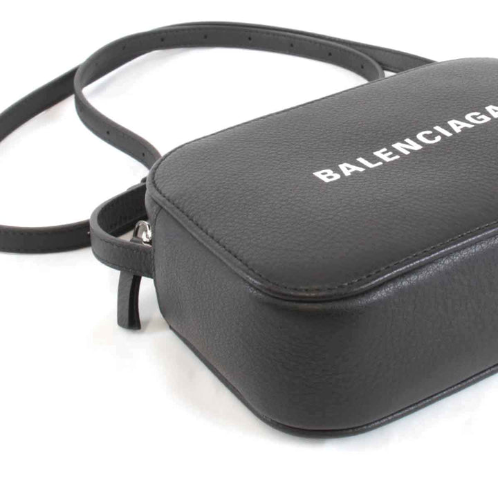 美品『USED』 
BALENCIAGA バレンシアガ 
 カメラショルダーバッグ ショルダーバッグ 
レザー ブラック