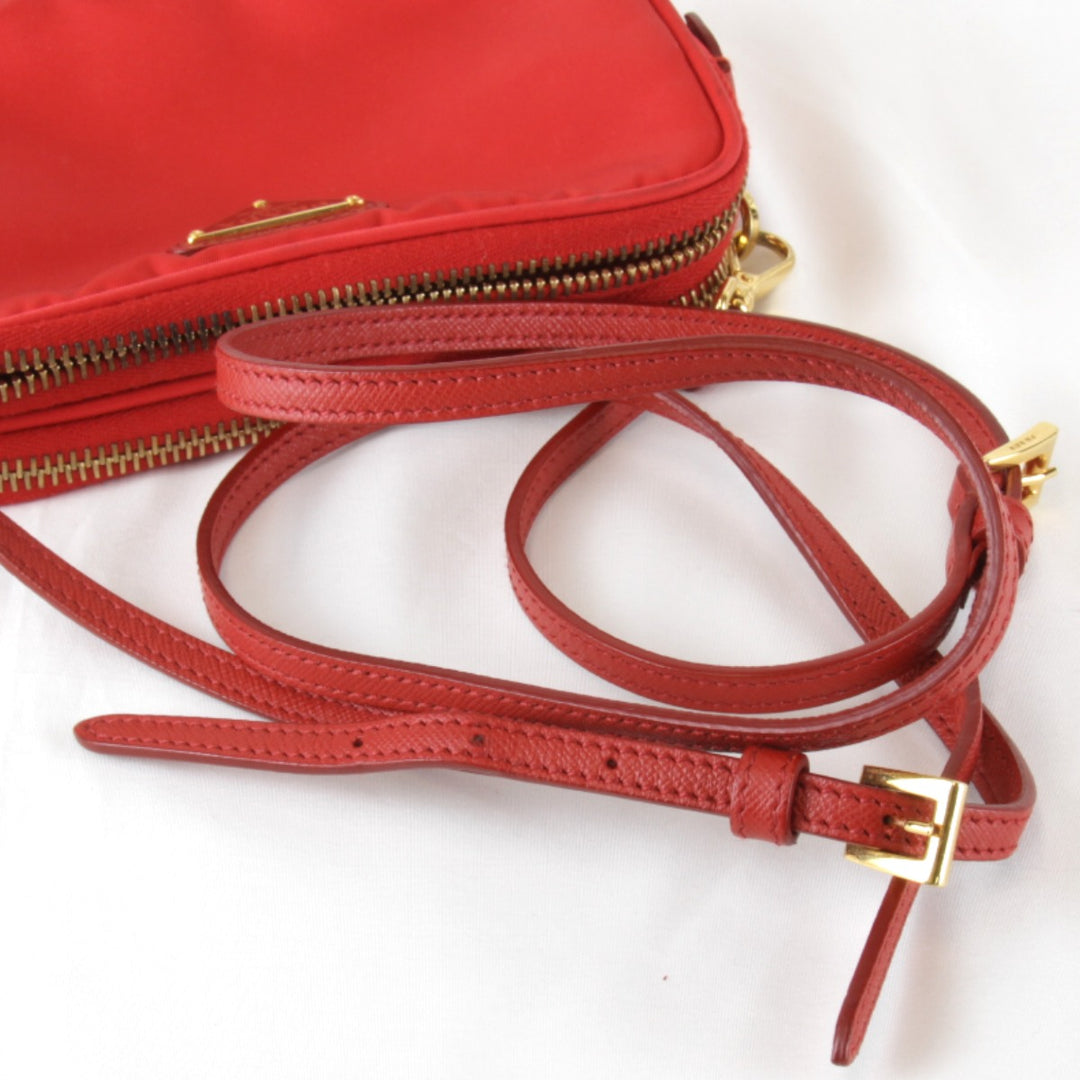 良品『USED』 
PRADA プラダ 
 ミニ 1NF861 ショルダーバッグ 
ナイロン レッド