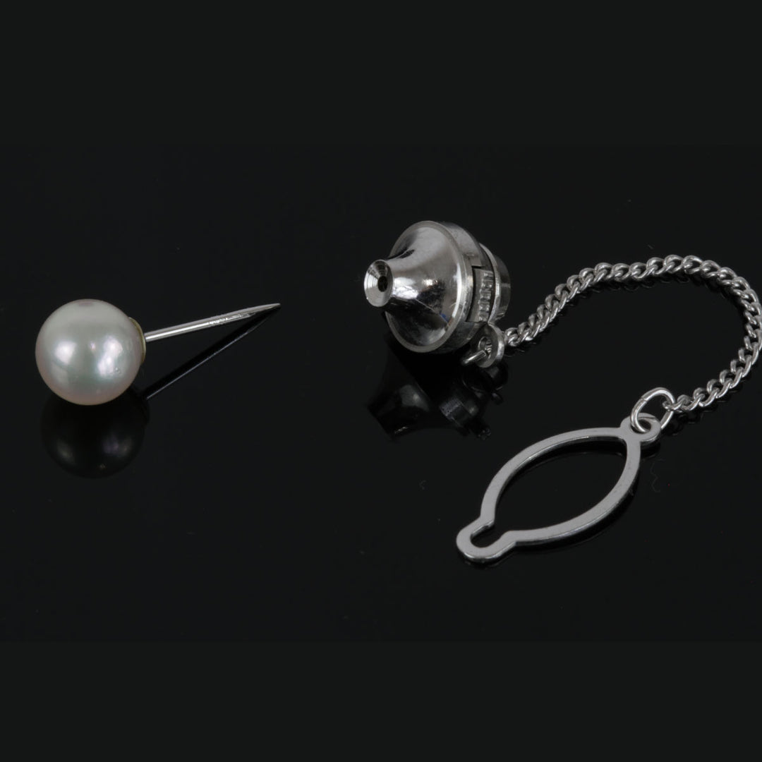 美品『USED』 
 
 タイピン 
メタル シルバーカラー×ホワイト