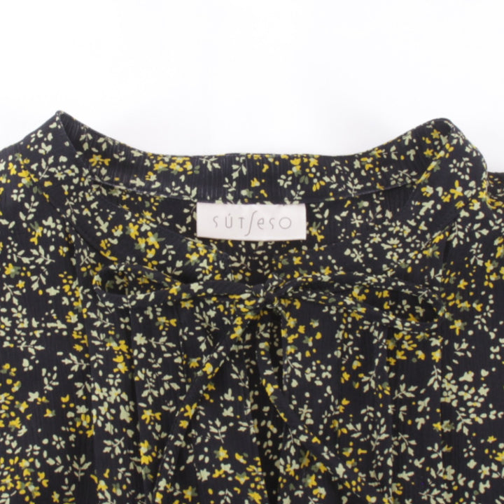 美品『USED』 
Sutseso スチェッソ 
 花柄 ブラウス 
 ブラック