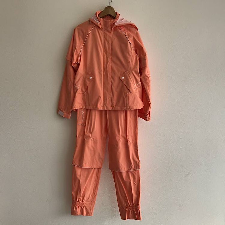 『美品』 
TRUSSARDI トラサルディ 
 ゴルフ ナイロンウェア スポーツウェア ジャケット パンツ サイズ38 セットアップ 
ナイロン コーラル