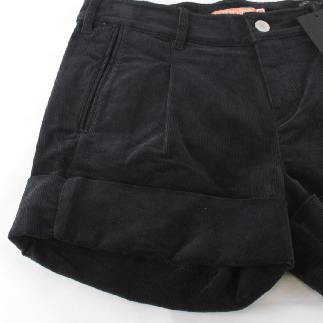 良品『USED』 
Munich ミューニック 
 タグ付き未使用 秋冬ショートパンツ Ｓサイズ パンツ 
コーデュロイ ブラック