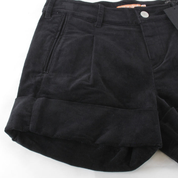 良品『USED』 
Munich ミューニック 
 タグ付き未使用 秋冬ショートパンツ Ｓサイズ パンツ 
コーデュロイ ブラック