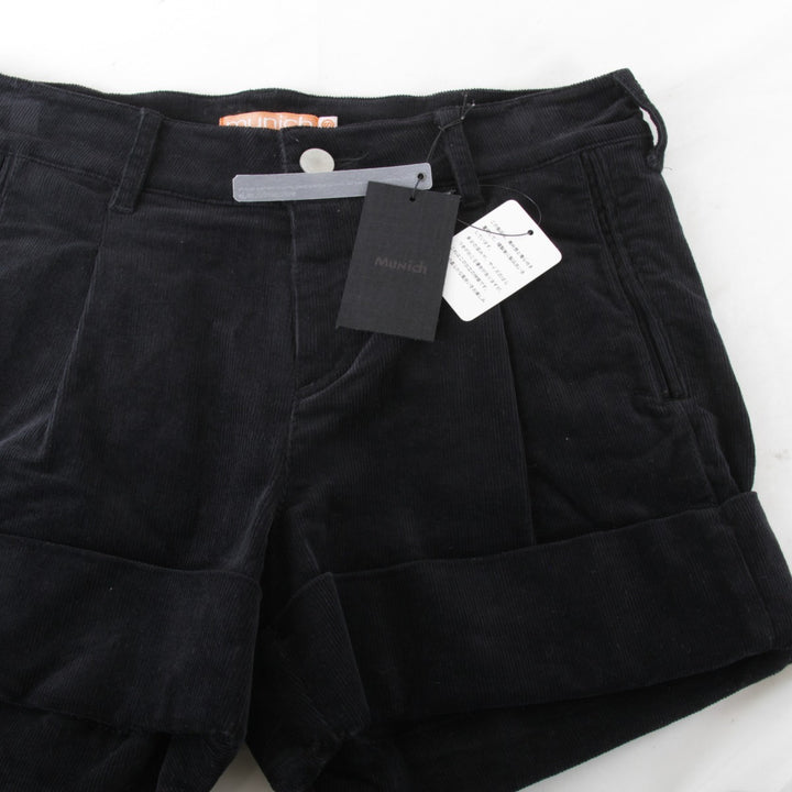 良品『USED』 
Munich ミューニック 
 タグ付き未使用 秋冬ショートパンツ Ｓサイズ パンツ 
コーデュロイ ブラック