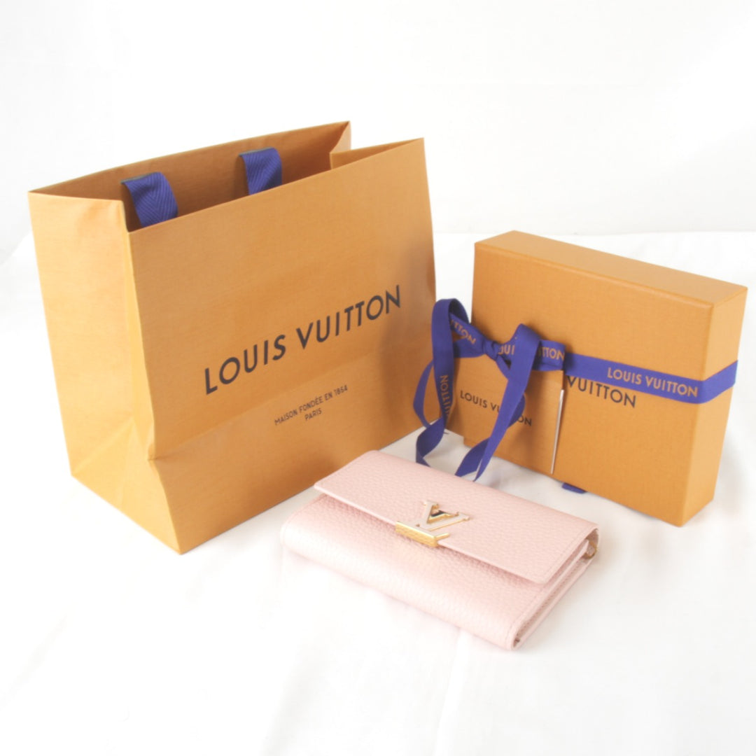 超美品『未使用』 
LOUIS VUITTON ルイ・ヴィトン 
 ポルトフォイユ・カプシーヌコンパクト M82361 三つ折り財布 
レザー ピンク 柔らかいピンク 可愛い 上品 高級 ハイブランド