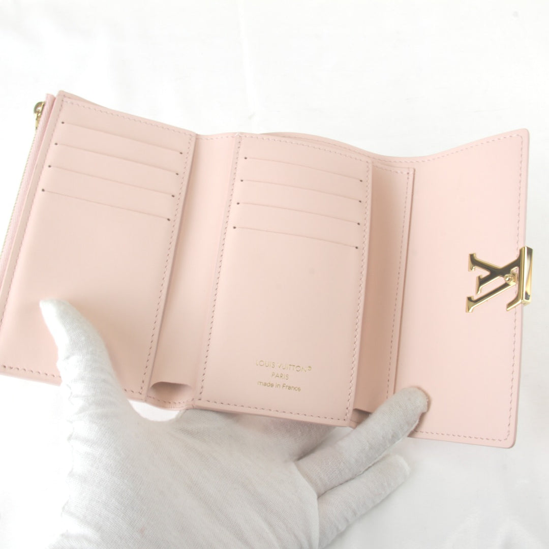 超美品『未使用』 
LOUIS VUITTON ルイ・ヴィトン 
 ポルトフォイユ・カプシーヌコンパクト M82361 三つ折り財布 
レザー ピンク 柔らかいピンク 可愛い 上品 高級 ハイブランド