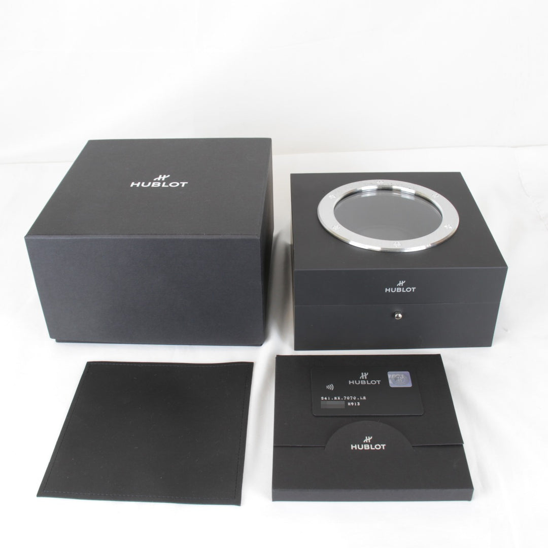 美品『USED』 
HUBLOT チタニウム レーシンググレー 箱/カード 541.NX.7070.LR 
腕時計
 自動巻き メンズ
