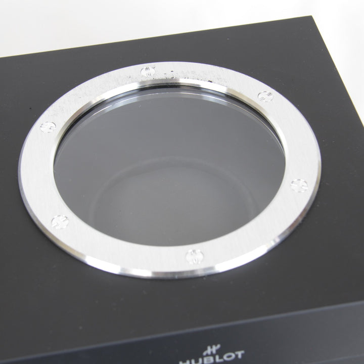 美品『USED』 
HUBLOT チタニウム レーシンググレー 箱/カード 541.NX.7070.LR 
腕時計
 自動巻き メンズ