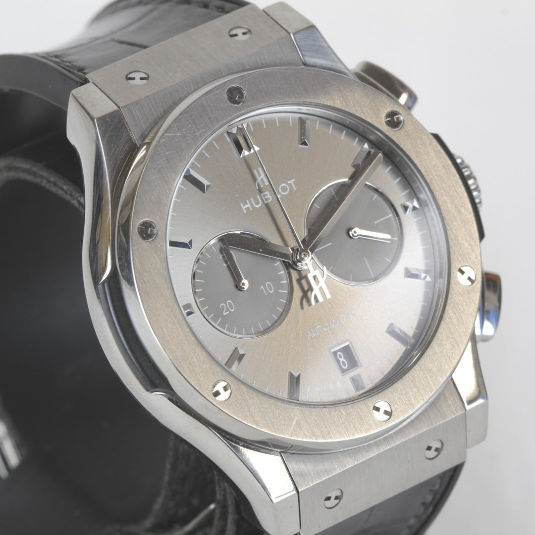 美品『USED』 
HUBLOT チタニウム レーシンググレー 箱/カード 541.NX.7070.LR 
腕時計
 自動巻き メンズ