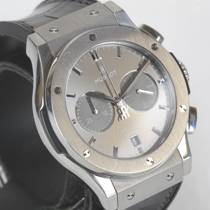 美品『USED』 
HUBLOT チタニウム レーシンググレー 箱/カード 541.NX.7070.LR 
腕時計
 自動巻き メンズ