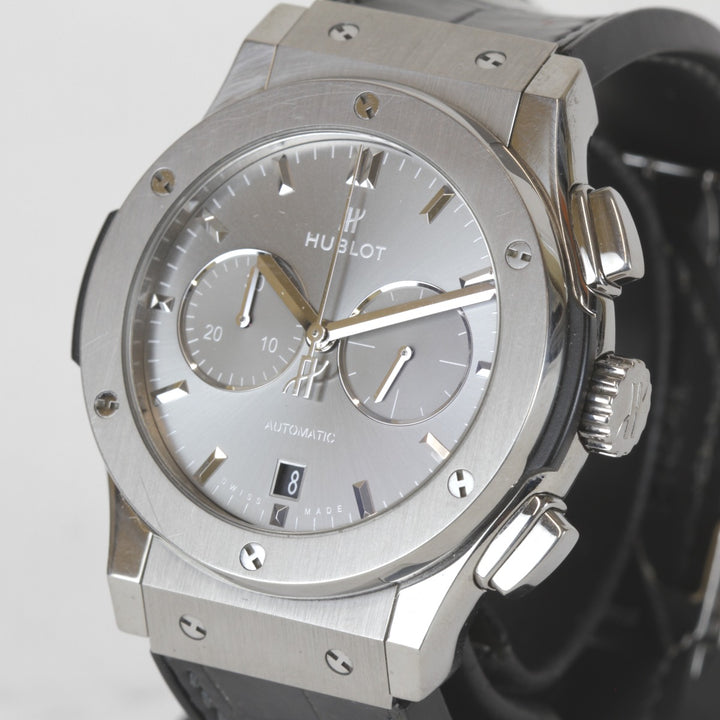 美品『USED』 
HUBLOT チタニウム レーシンググレー 箱/カード 541.NX.7070.LR 
腕時計
 自動巻き メンズ
