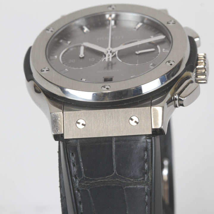美品『USED』 
HUBLOT チタニウム レーシンググレー 箱/カード 541.NX.7070.LR 
腕時計
 自動巻き メンズ