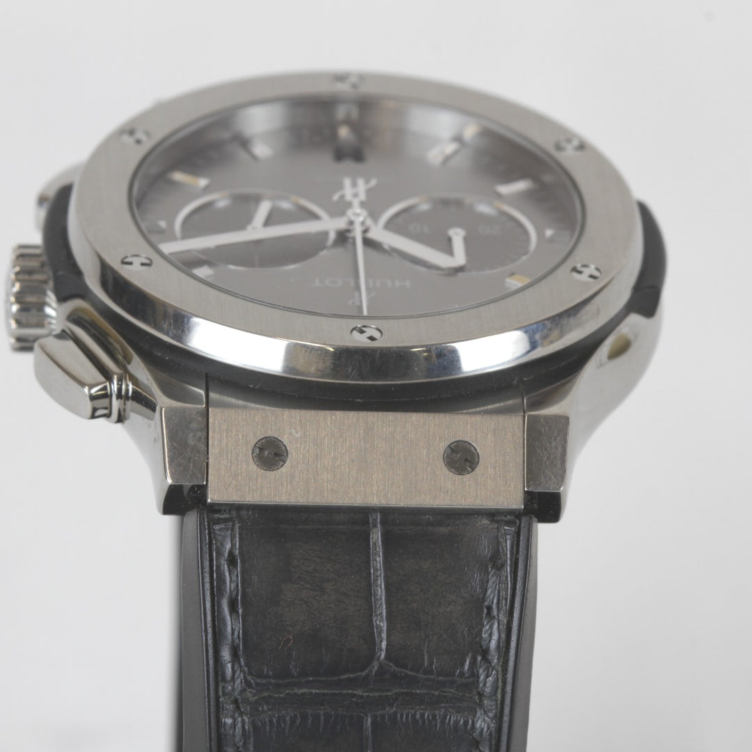 美品『USED』 
HUBLOT チタニウム レーシンググレー 箱/カード 541.NX.7070.LR 
腕時計
 自動巻き メンズ