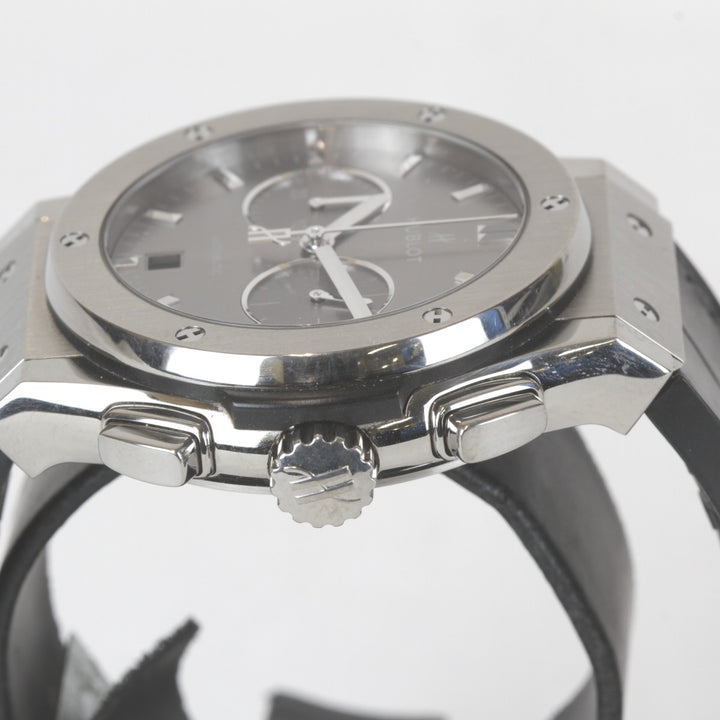 美品『USED』 
HUBLOT チタニウム レーシンググレー 箱/カード 541.NX.7070.LR 
腕時計
 自動巻き メンズ