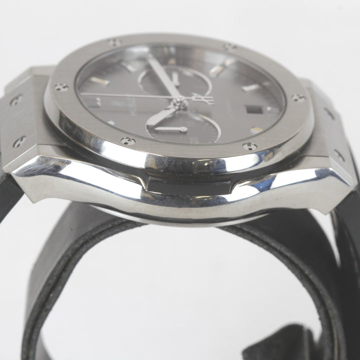美品『USED』 
HUBLOT チタニウム レーシンググレー 箱/カード 541.NX.7070.LR 
腕時計
 自動巻き メンズ