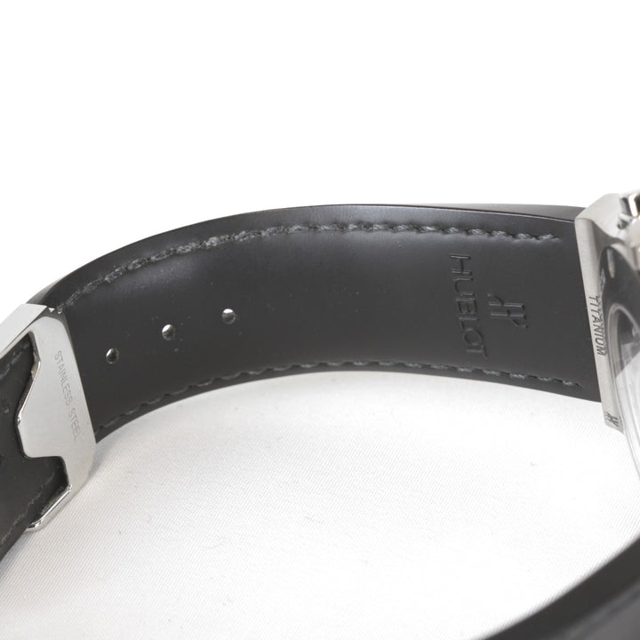美品『USED』 
HUBLOT チタニウム レーシンググレー 箱/カード 541.NX.7070.LR 
腕時計
 自動巻き メンズ