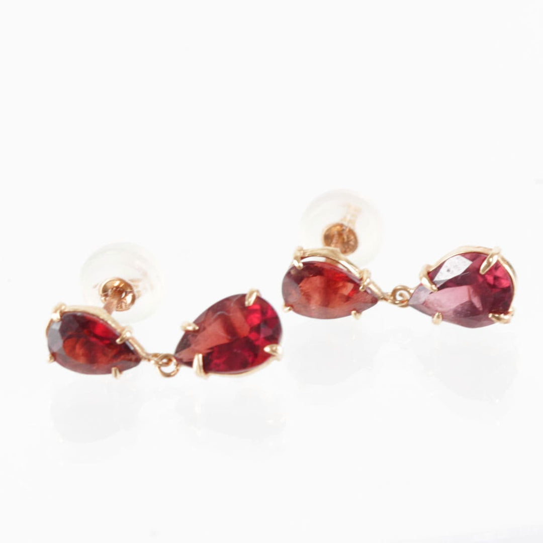 美品『USED』 K18 
 赤石ぶら下がり ピアス
 1.3g