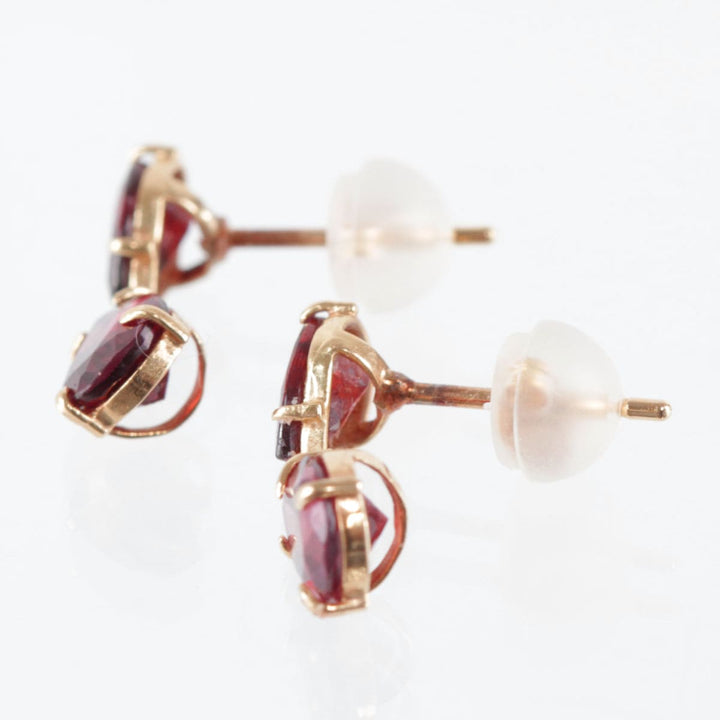 美品『USED』 K18 
 赤石ぶら下がり ピアス
 1.3g