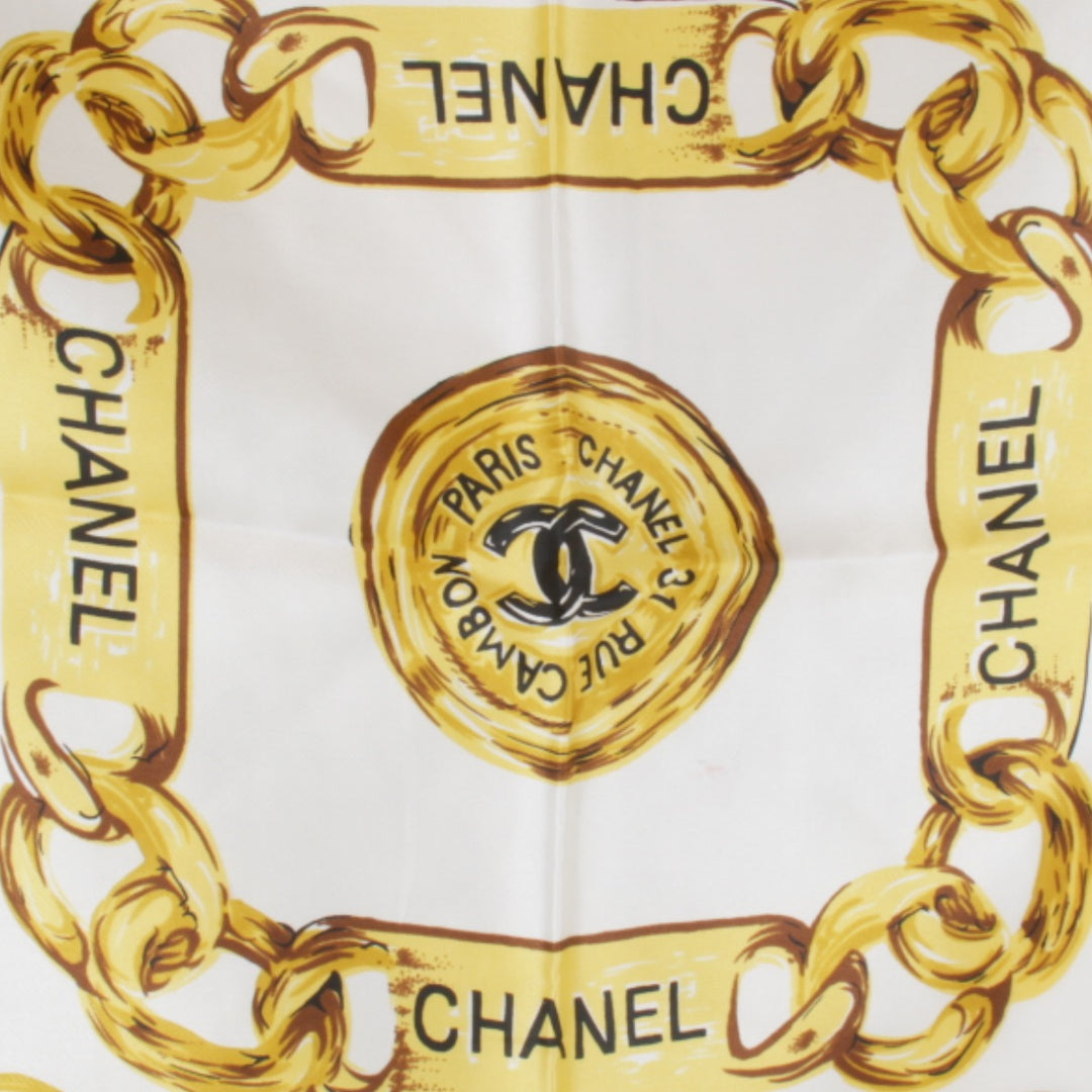 良品『USED』 
CHANEL シャネル 
 チェーン柄　タグなし スカーフ 
 ホワイト×ゴールド ゴージャス感 きれいな白色