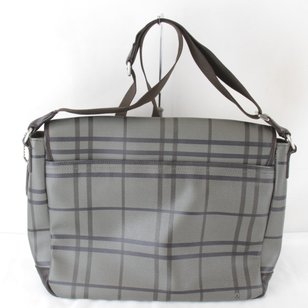 『USED』 
COACH コーチ 
 メッセンジャーバッグ F70750 ショルダーバッグ 
PVC/レザー チェック　グレー
