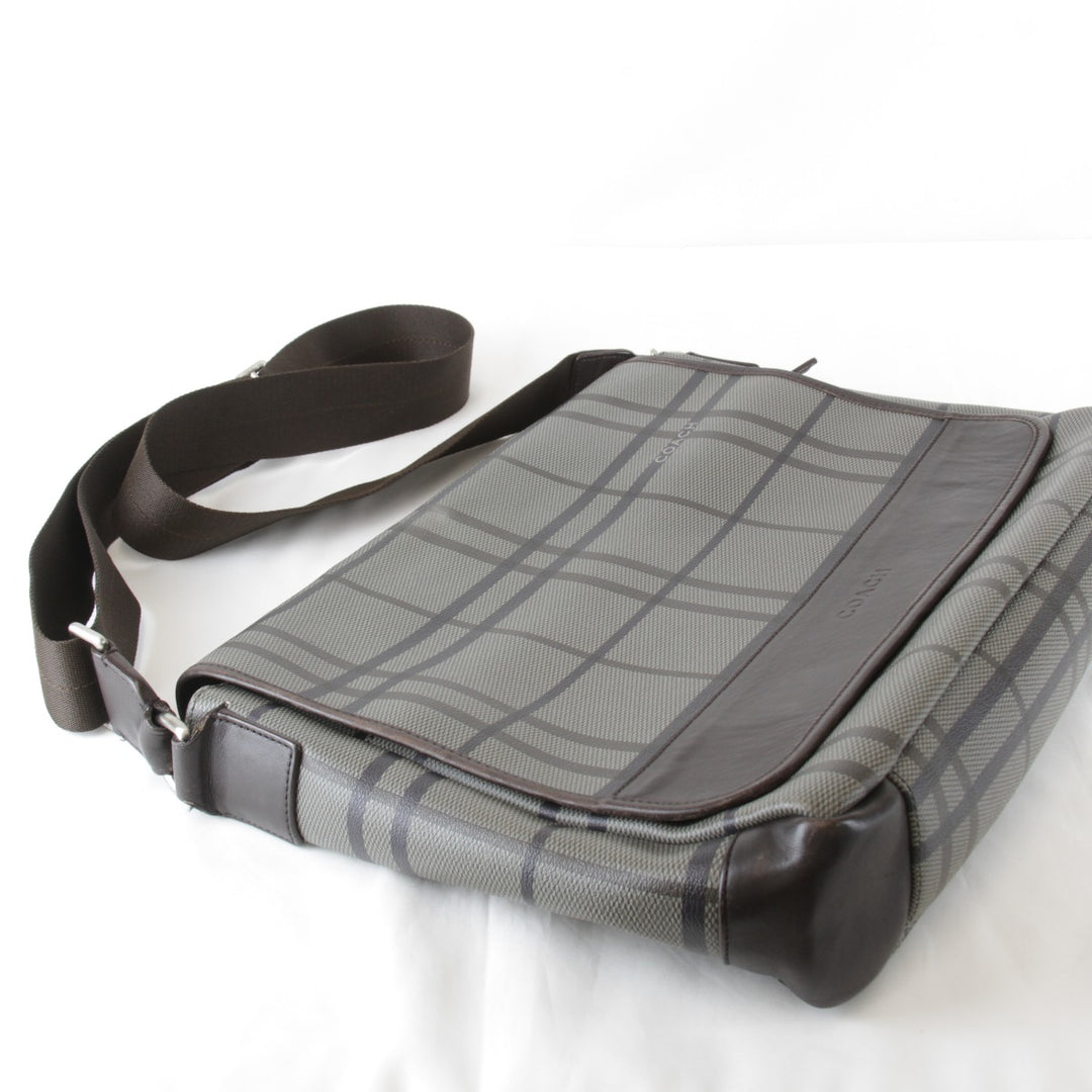 『USED』 
COACH コーチ 
 メッセンジャーバッグ F70750 ショルダーバッグ 
PVC/レザー チェック　グレー
