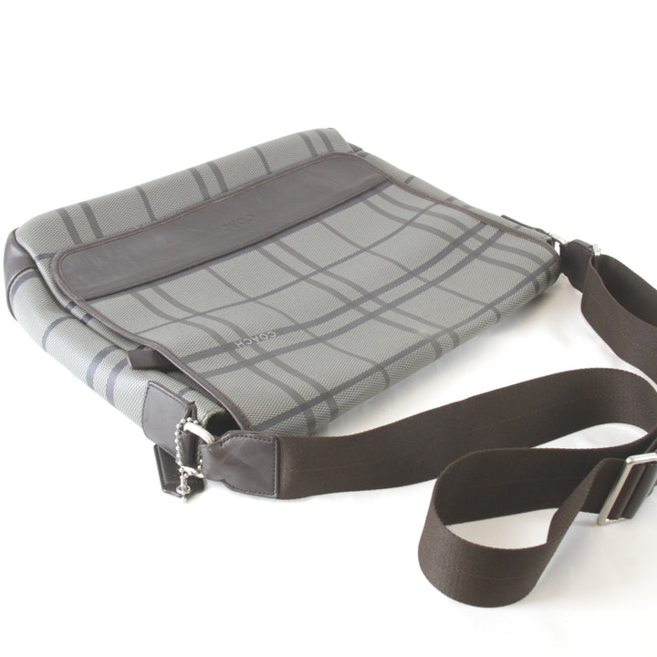 『USED』 
COACH コーチ 
 メッセンジャーバッグ F70750 ショルダーバッグ 
PVC/レザー チェック　グレー