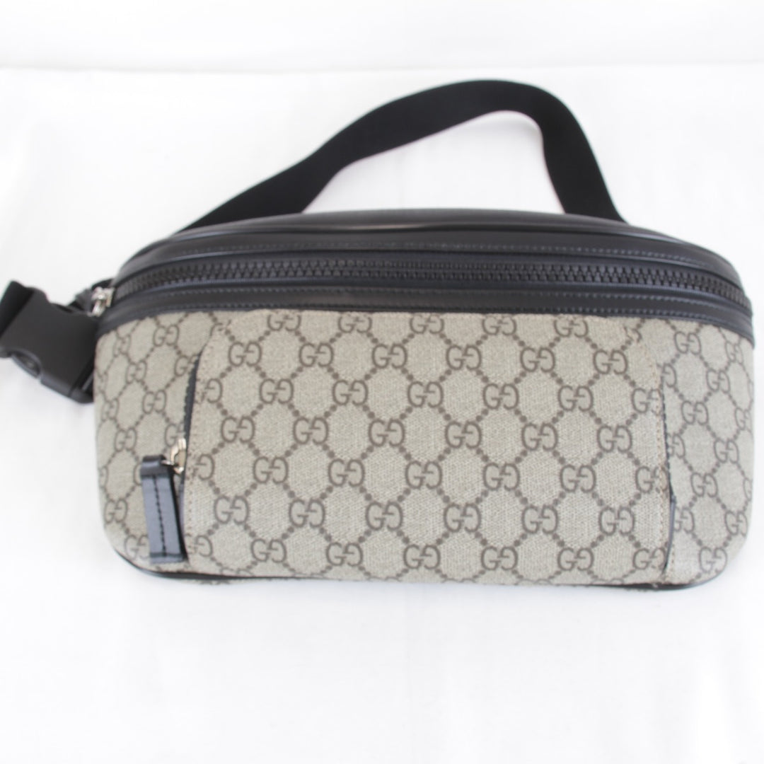 美品『USED』 
GUCCI グッチ 
 袋有 779843・493075 ボディバッグ 
GGスプリームキャンバス グレー