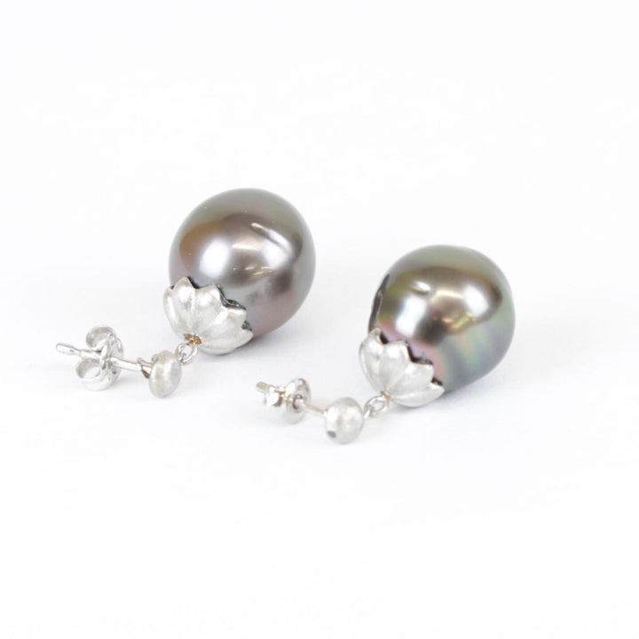美品『USED』 Pt900/ブラックパール（黒蝶真珠） 
ピアス
 8.4g