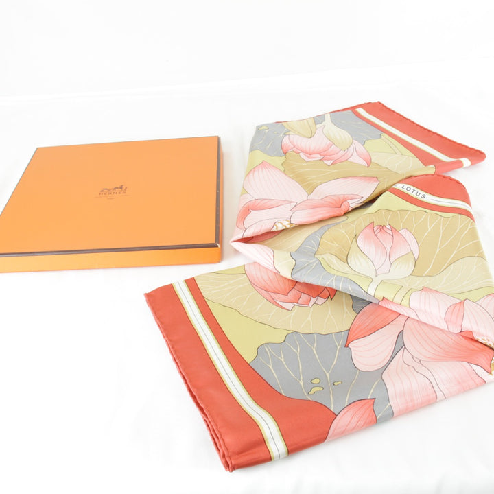超美品『USED』 
HERMES エルメス 
 スカーフ 
シルク ピンク系