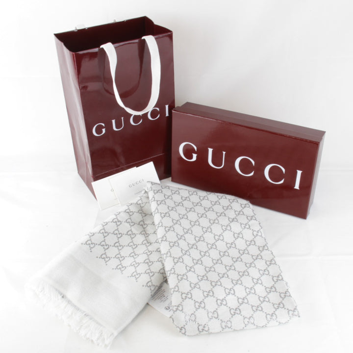 美品『USED』 
GUCCI グッチ 
 809226 3GC46 ショール 
ウール/シルク ホワイト