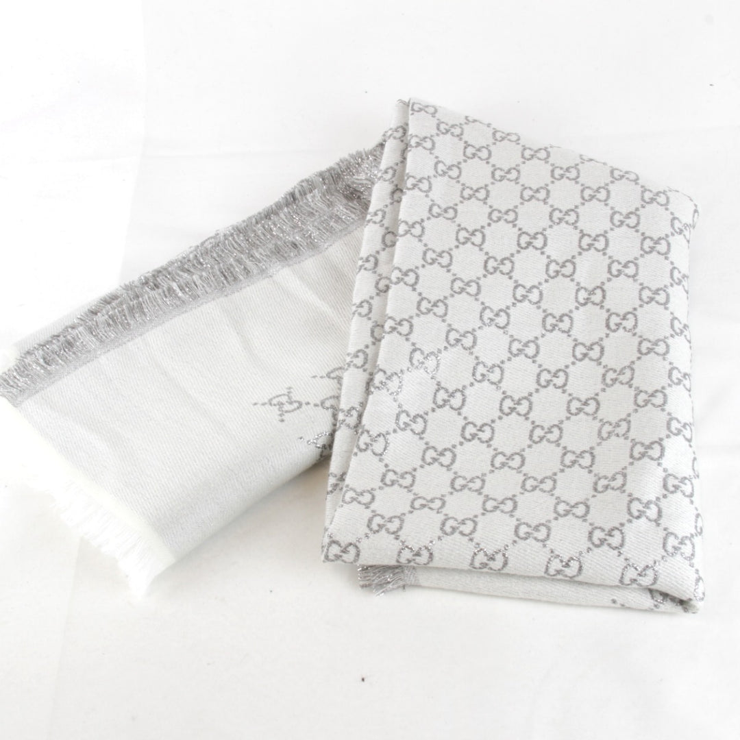 美品『USED』 
GUCCI グッチ 
 809226 3GC46 ショール 
ウール/シルク ホワイト
