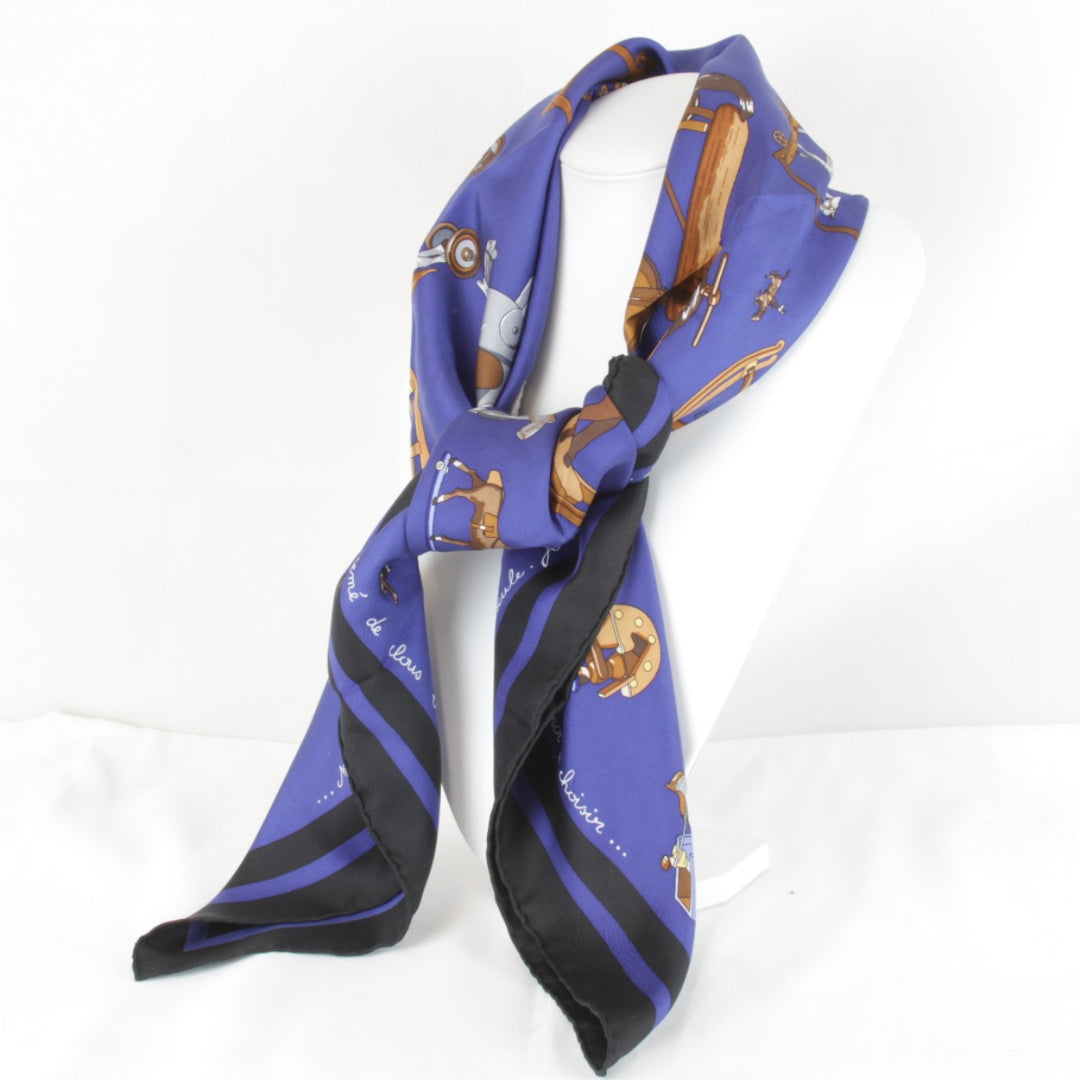美品『USED』 
HERMES エルメス 
 カレ90 お馬の話をして スカーフ 
シルク ブルー×ブラック 可愛い 馬 木馬 ダークカラー