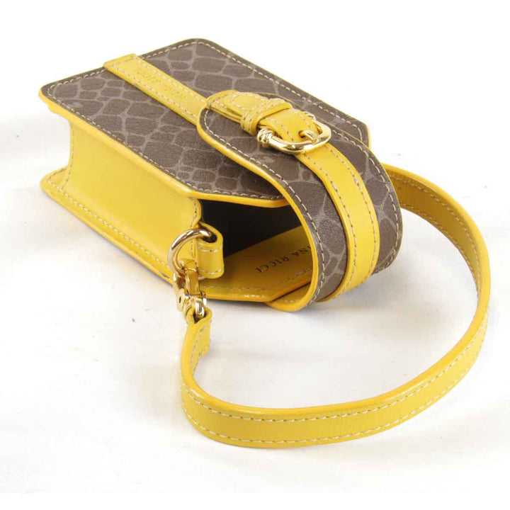 美品『USED』 
NINA RICCI ニナリッチ 
 ポーチ 
レザー イエロー