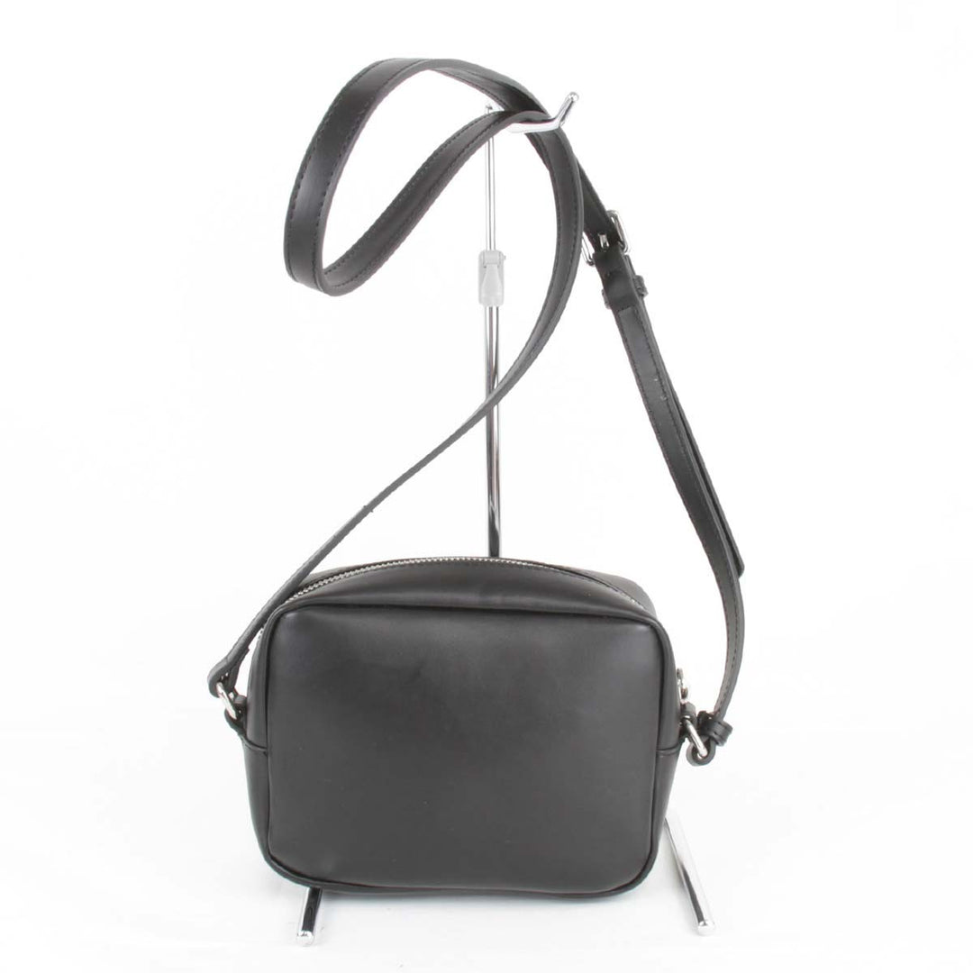 美品『USED』 
 
 ショルダーバッグ 
ポリウレタン ブラック