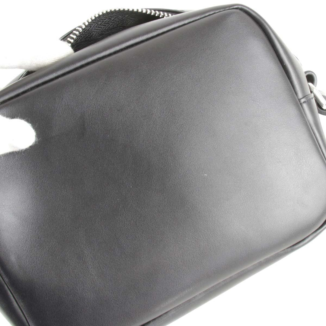 美品『USED』 
 
 ショルダーバッグ 
ポリウレタン ブラック