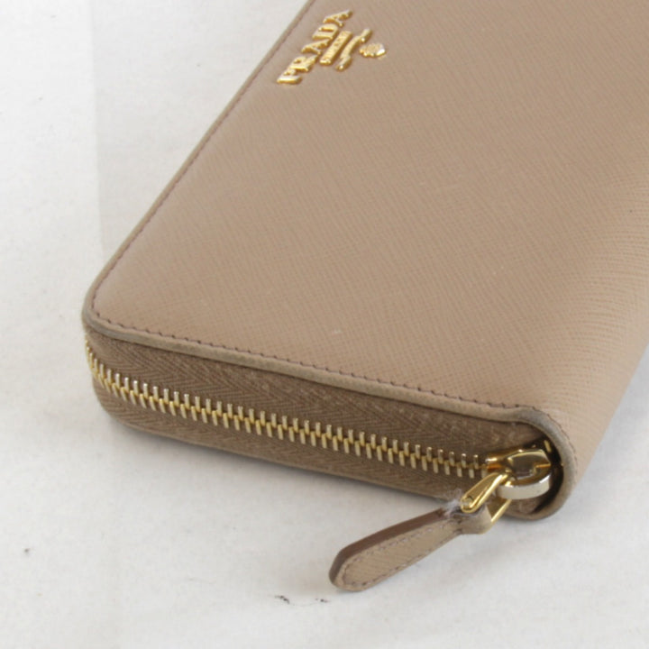 『USED』 
PRADA プラダ 
 サフィアーノ ラウンドジップウォレット 1ML506 長財布 
レザー ブラウン