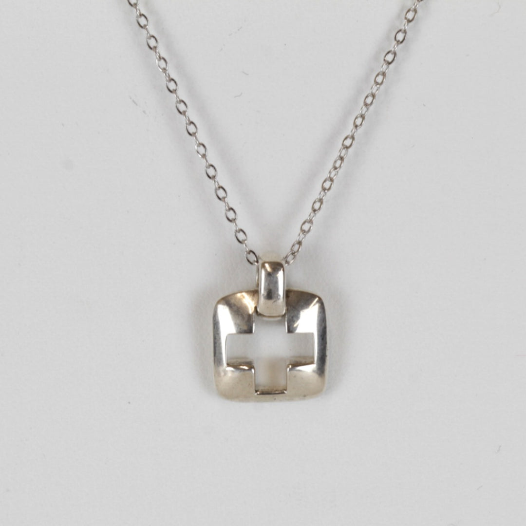 『USED』 シルバー925 
TIFFANY&Co. ピアストクロス チェーン社外品 ネックレス
 4g