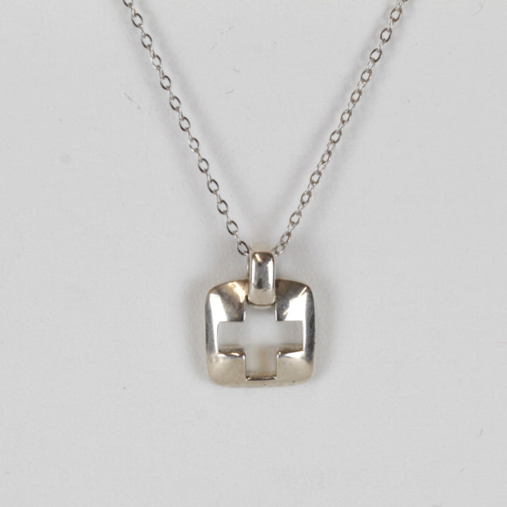 『USED』 シルバー925 
TIFFANY&Co. ピアストクロス チェーン社外品 ネックレス
 4g