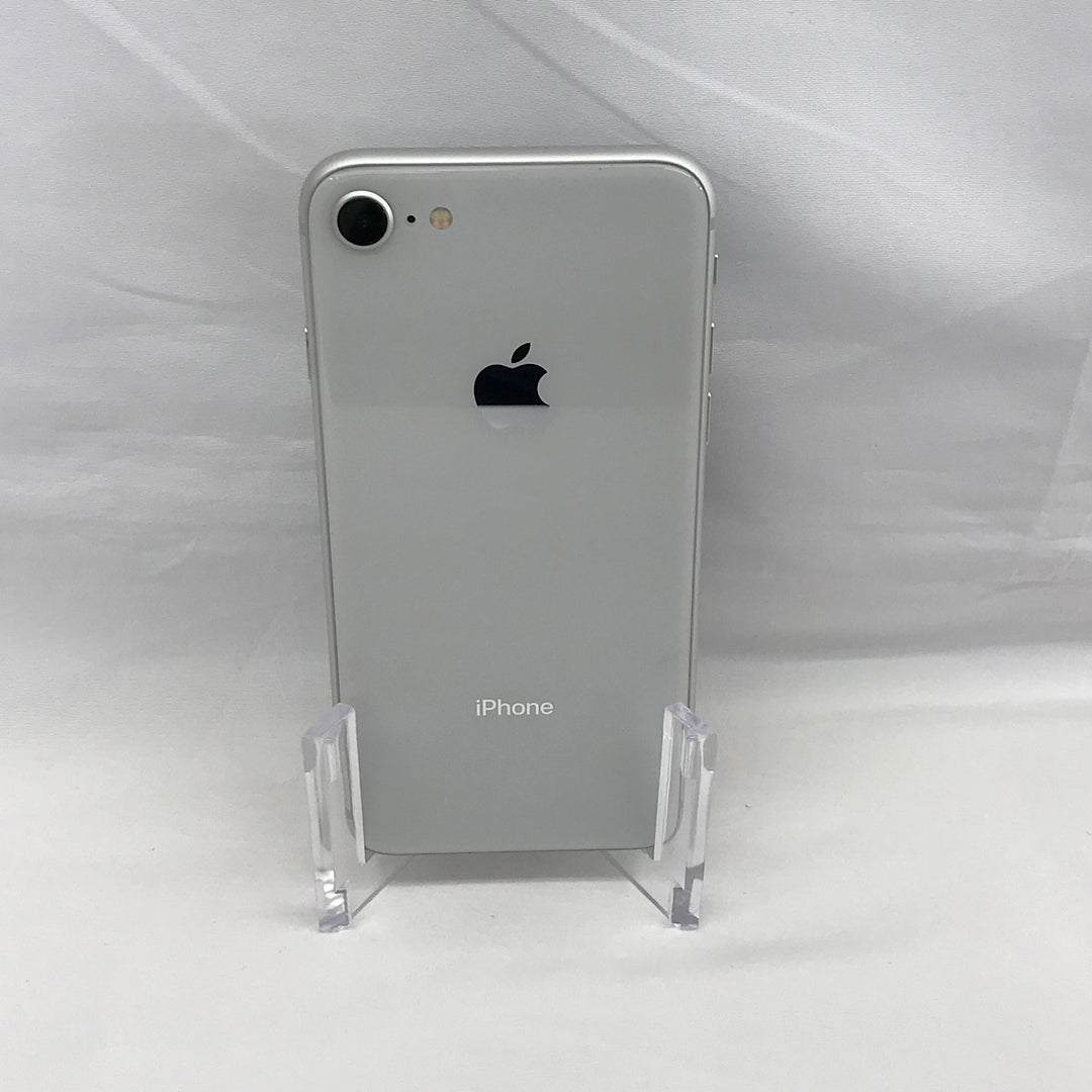 『USED』 
 
 iPhone8 64GB(2017年秋モデル) シルバー docomo SIMロック未解除 iPhone