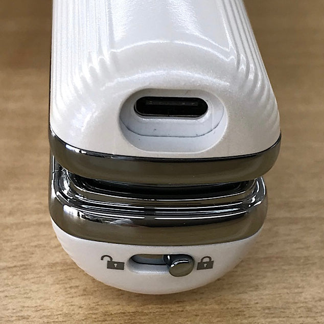 『USED』 
 
 ReFa RE-A102A フィンガーアイロン  小型家電 
 ホワイト系