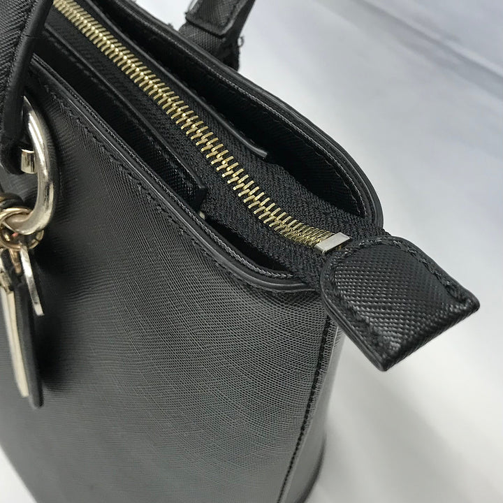 『USED』 
Guess ゲス 
 GUESS バッグ JP745622 トートバッグ 
合成皮革 ブラック系