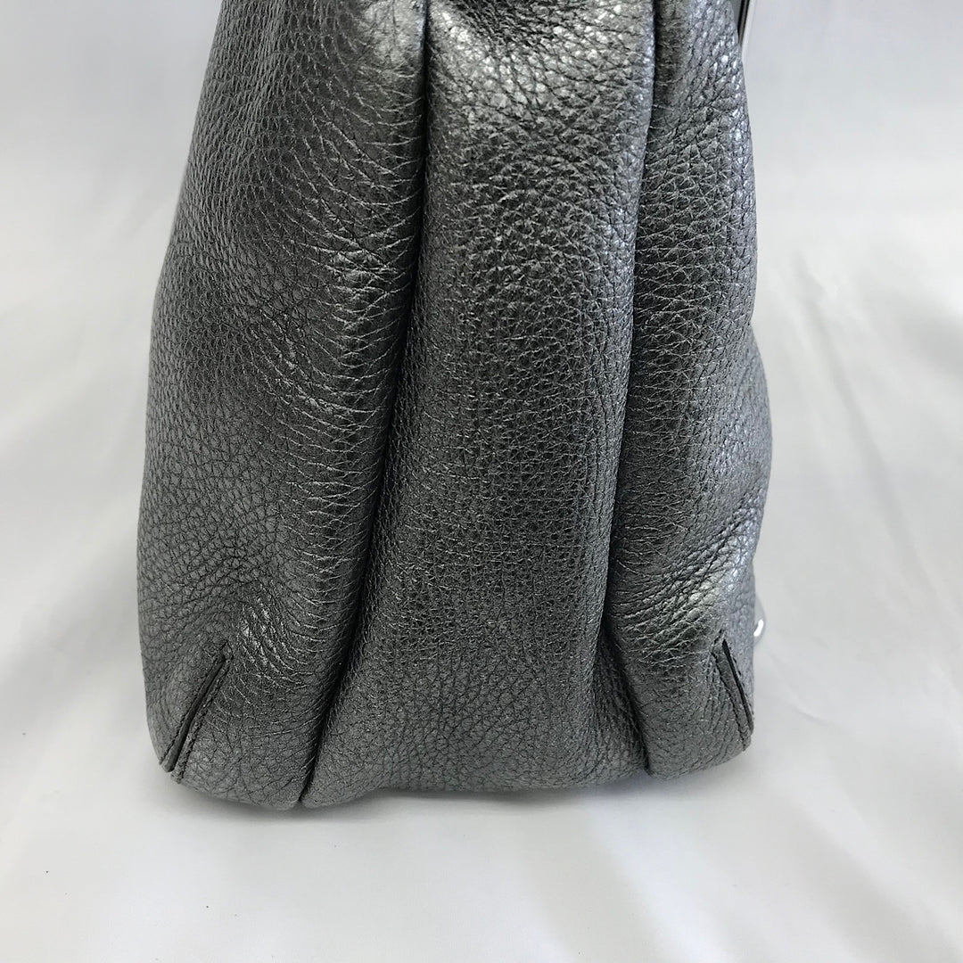 『USED』 
HIROFU ヒロフ 
 シルバーハンドバッグ ハンドバッグ 
牛革 シルバー系