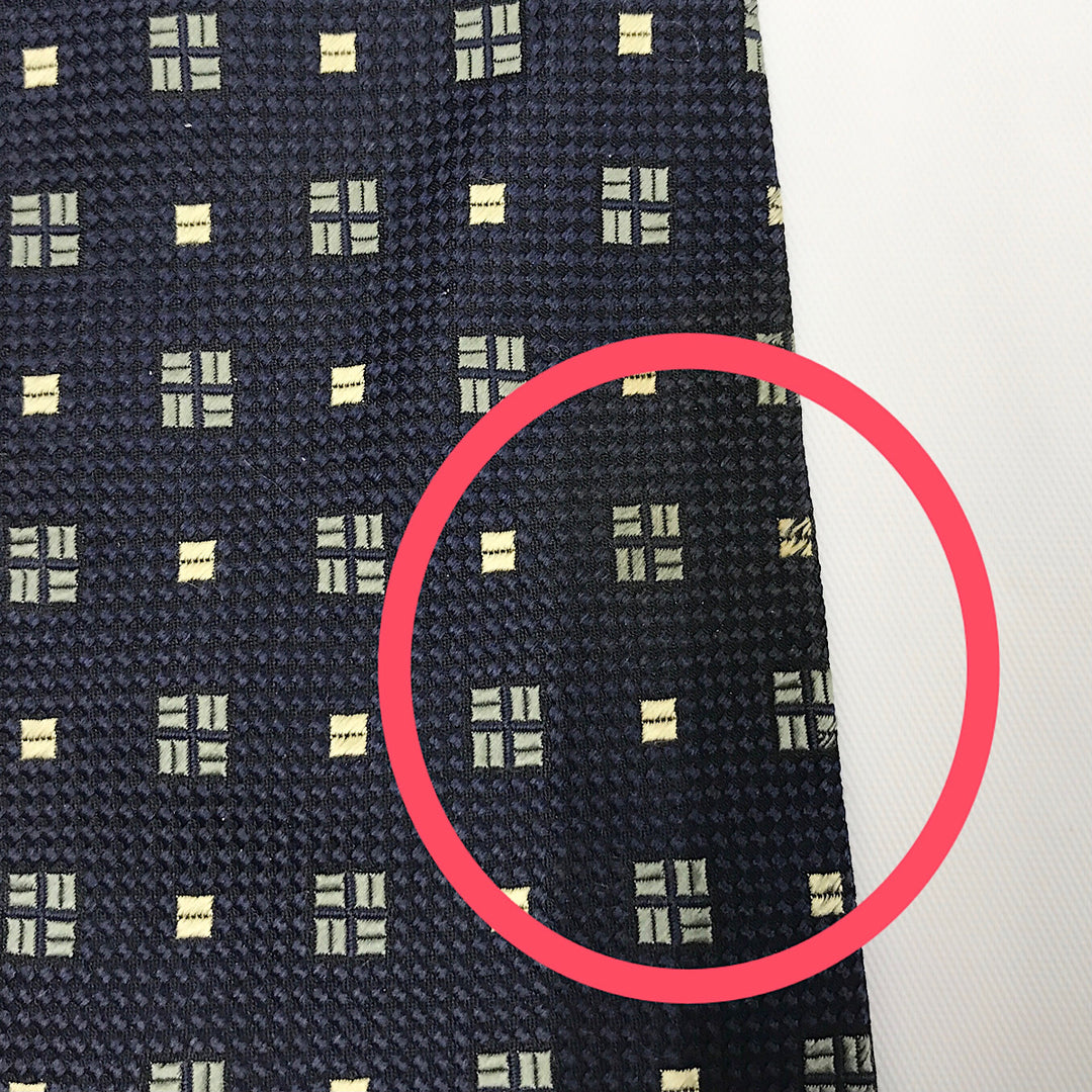 『USED』 
BURBERRY バーバリー 
 BBJ-02 ネクタイ 
綿100% ネイビー系