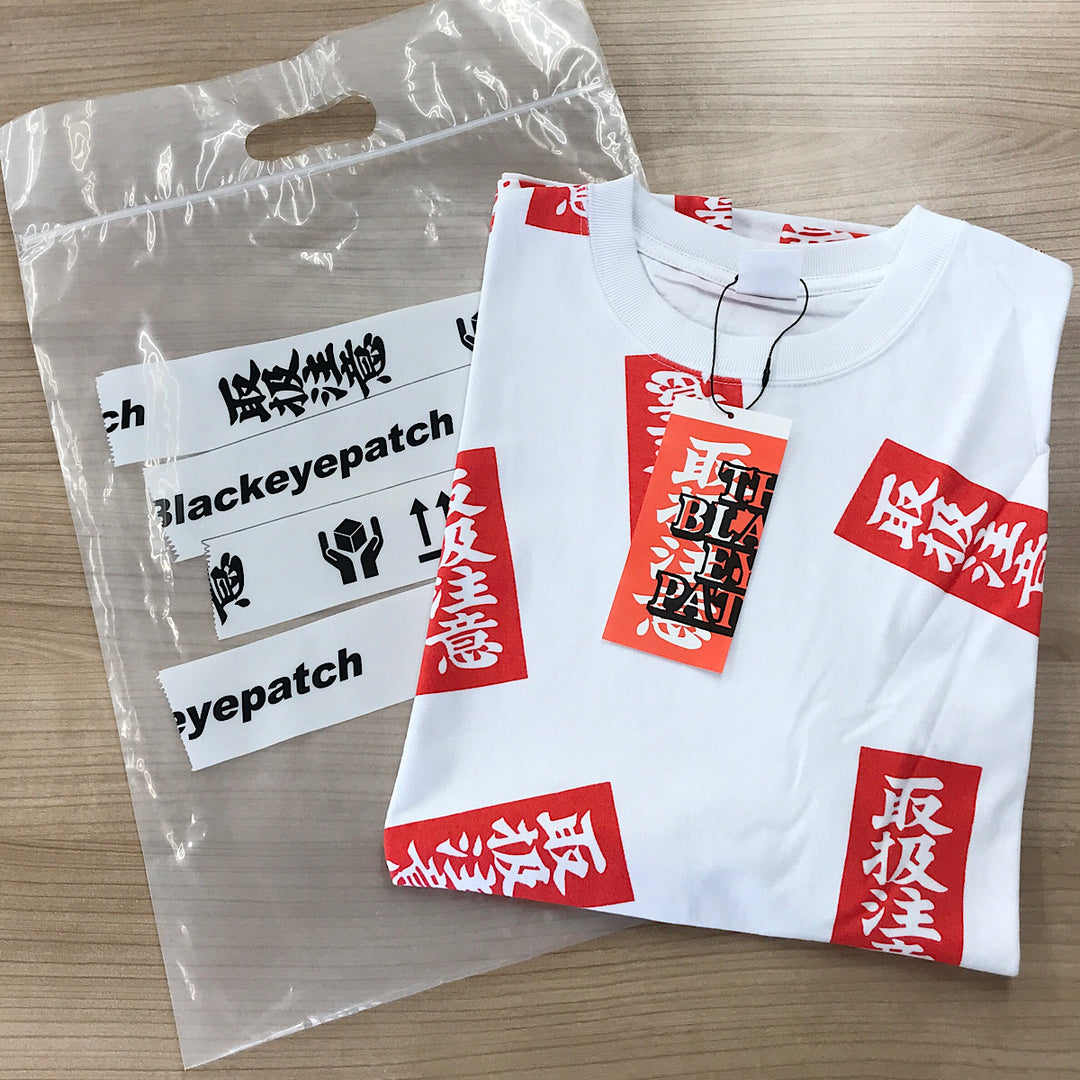 『未使用品』 
 
 THE BLACK EYE PATCH 取扱注意 HANDALE WITH ALL OVER TEE サイズM 半袖Ｔシャツ 
コットン