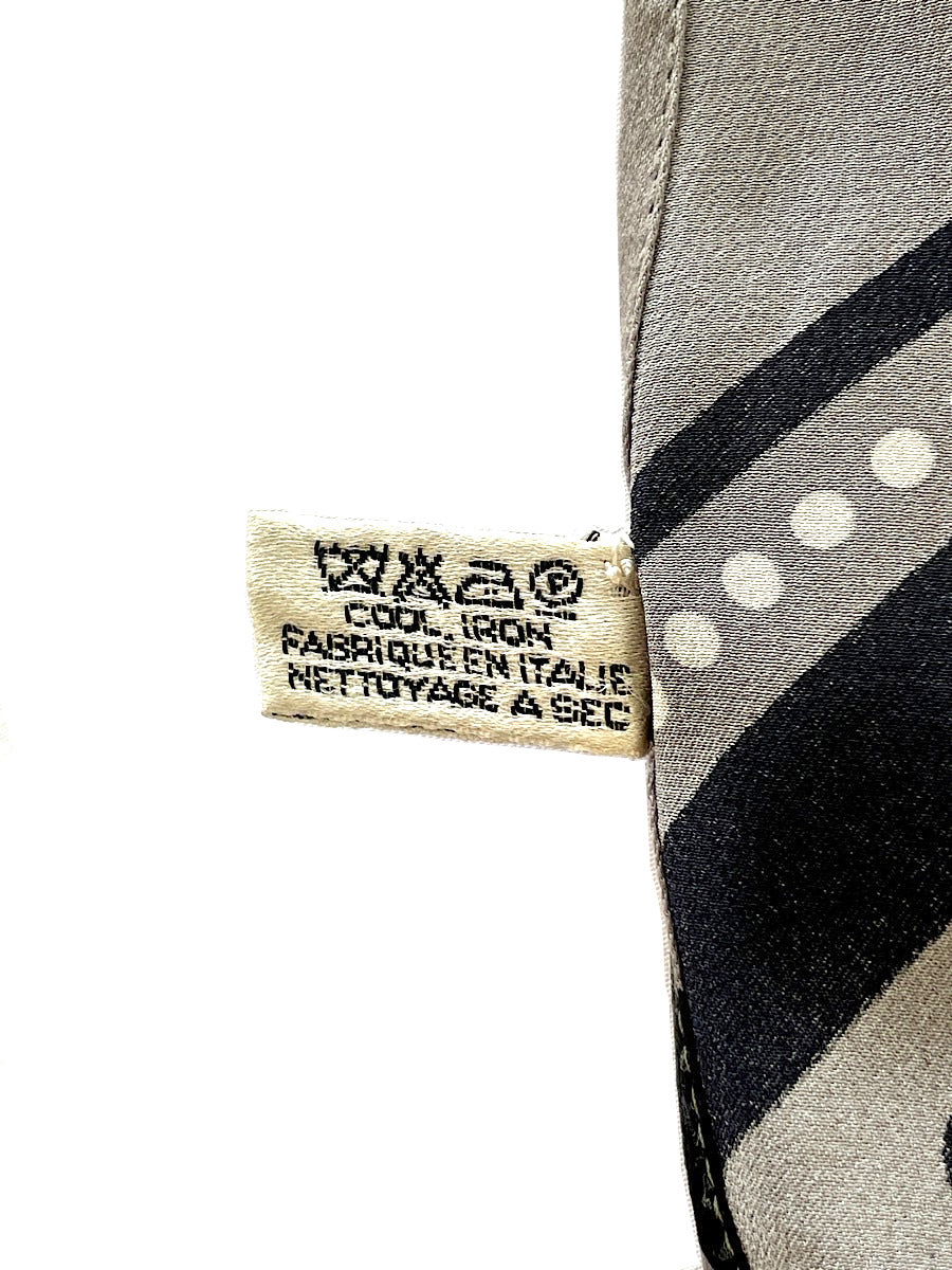 『USED』 
CHANEL シャネル 
 CHANEL シャネル シルク100% リボン スカーフ ココマーク バンダナ ストール 
シルク グレー