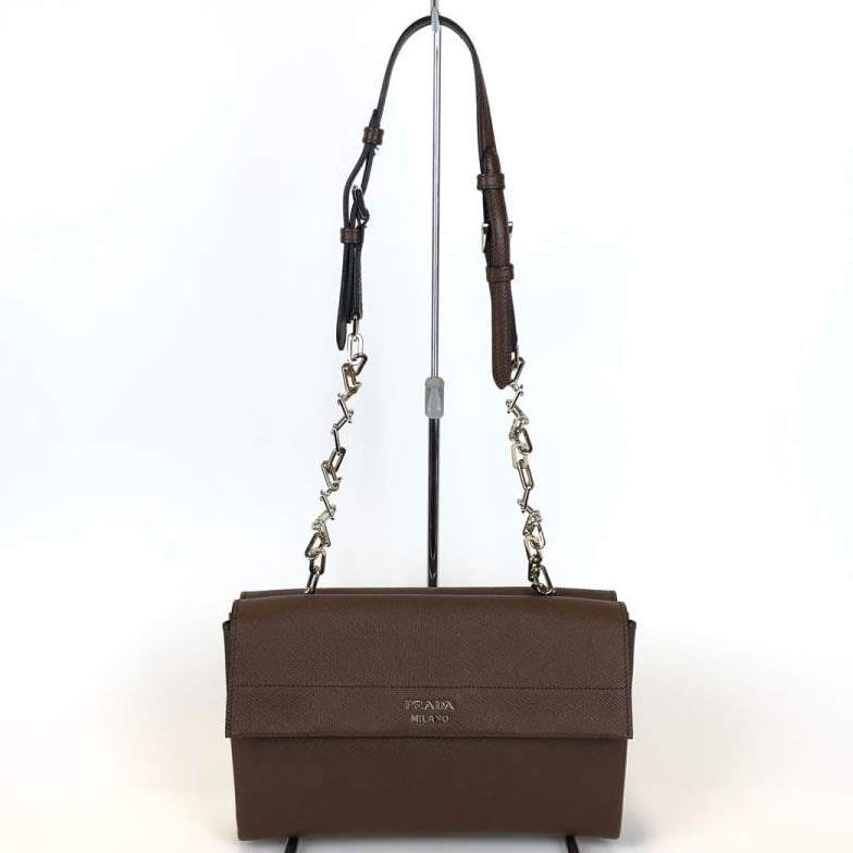 PRADA プラダ 
 BT0992  ショルダーバッグ 
牛革 /チェーン ブラウン