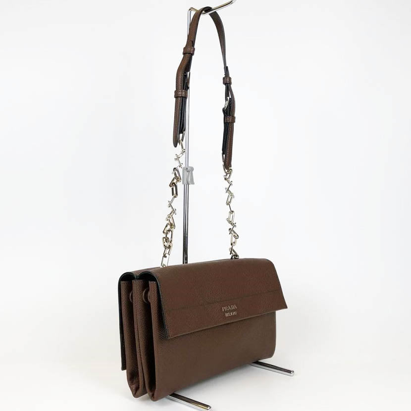 PRADA プラダ 
 BT0992  ショルダーバッグ 
牛革 /チェーン ブラウン