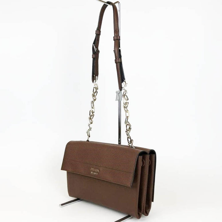 PRADA プラダ 
 BT0992  ショルダーバッグ 
牛革 /チェーン ブラウン