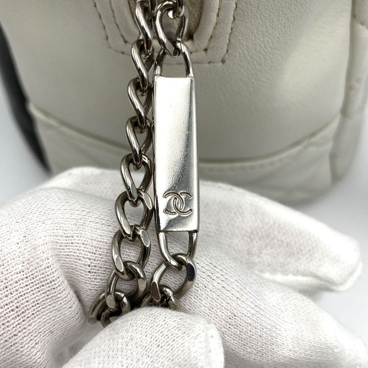 CHANEL シャネル 
 ショルダーバッグ 
レザー ホワイト