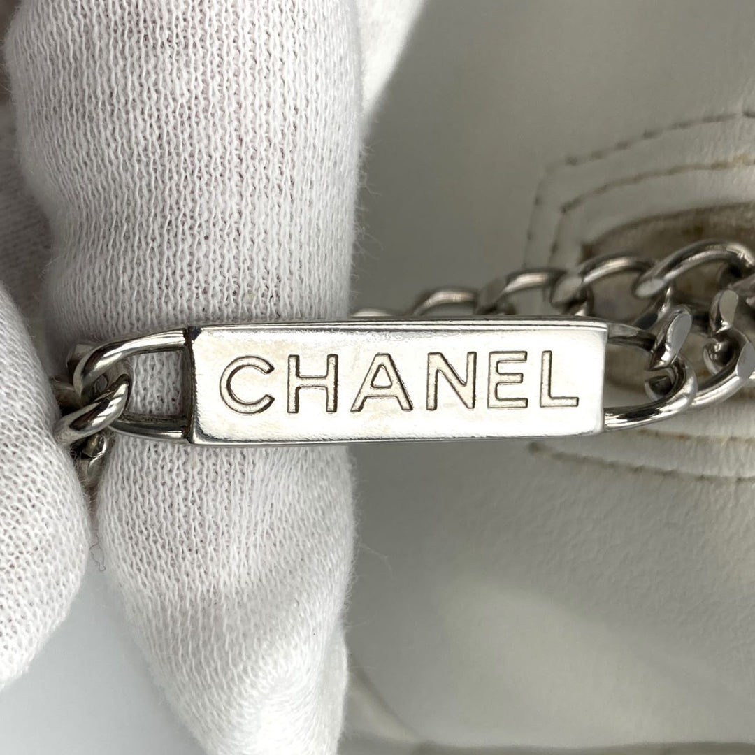 CHANEL シャネル 
 ショルダーバッグ 
レザー ホワイト